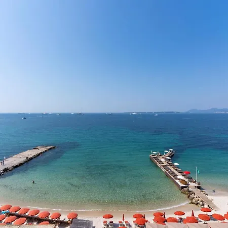 Spacious With Sea View In Apartment Antibes