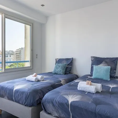 Spacious With Sea View In Apartment