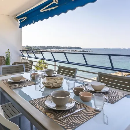 Apartment Spacious With Sea View In Antibes